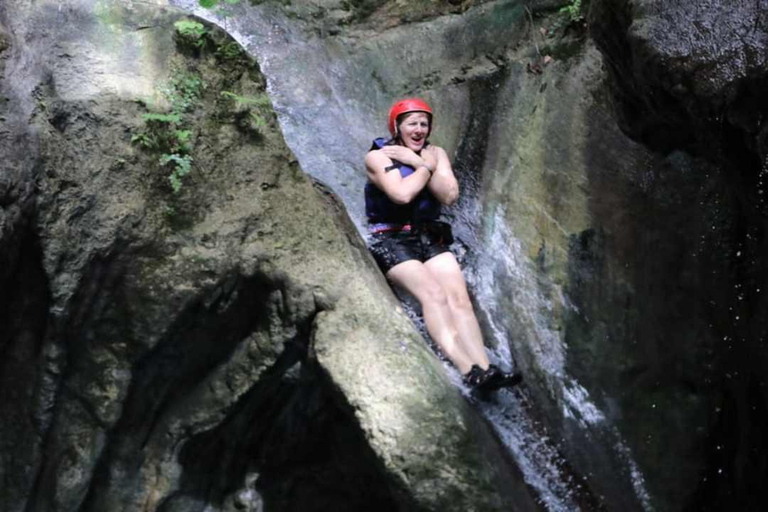 Puerto Plata: Excursão às Cachoeiras de Damajagua com almoçoPuerto Plata: Excursão às Cataratas de Damajagua com almoço
