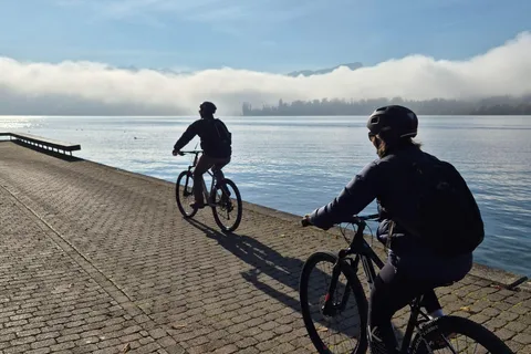 Lucerne: 2-Day Hike and Bike Combo Tour with Lake Cruise