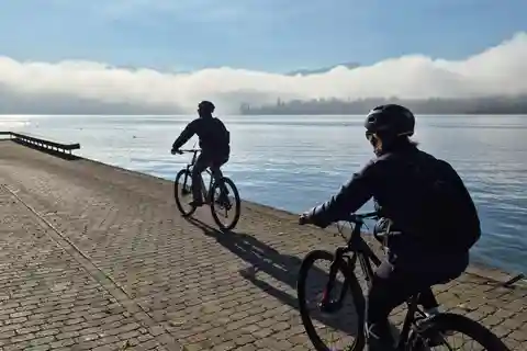 Lucerne: 2-Day Hike and Bike Combo Tour with Lake Cruise