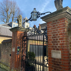 London: Rundgang durch die historischen Häuser von Hampstead Village