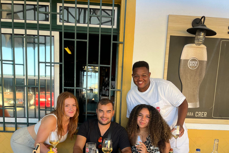 Albufeira: Portuguese Tapas and Wine Restaurant Experience