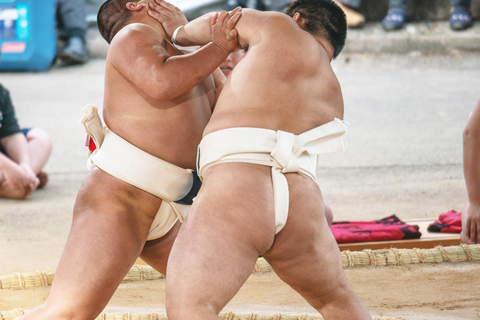 Osaka : Expérience de sumo avec un spectacle en direct et un défi pour le publicOsaka : Expérience Sumo avec Spectacle en Direct et Défi du Public