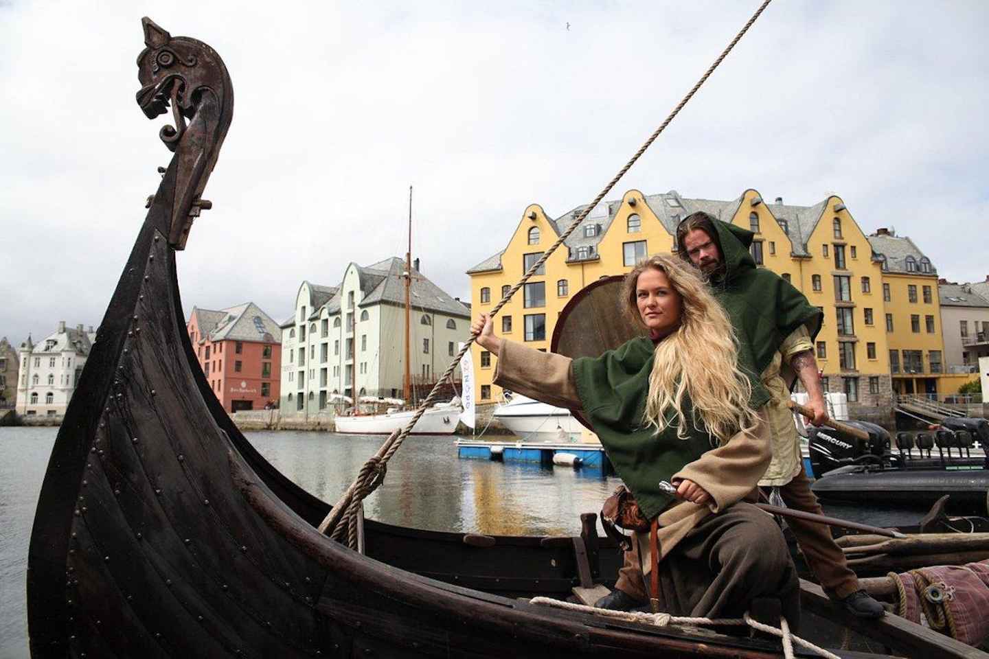 Alesund: Viking Tour with Ship Experience and Tasting