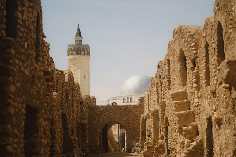 Douz Sahara: Trek and Yoga in a Nomadic Bivouac Douz Sahara: trek and yoga in a nomadic bivouac