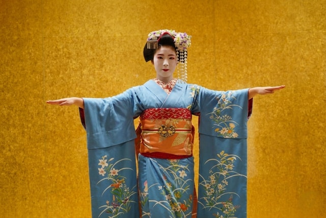 Kyoto : Geisha(Maiko) Dance Show, Games, Dinner & Open Bar