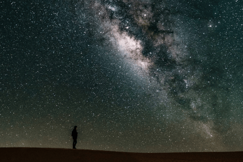 Wadi Rum: Almoço ou Jantar ao Estilo Beduíno com Serviço de BuscaAlmoço beduíno local com chá, café, bebidas geladas e serviço de busca