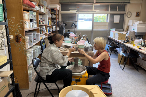 大阪：日本の伝統衣装を着て、電動ろくろで特別な陶芸体験 プレミアムコース