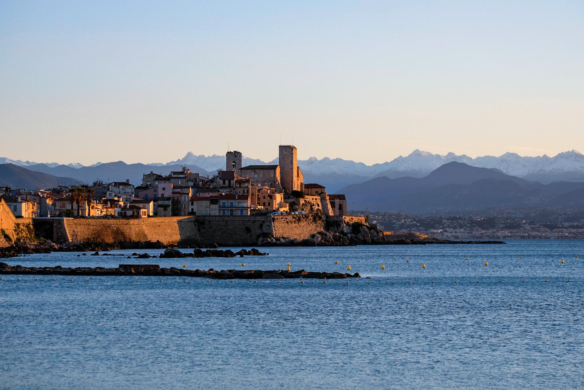 Antibes: Marktbesuch, Château Picasso, Meerblick und Eis