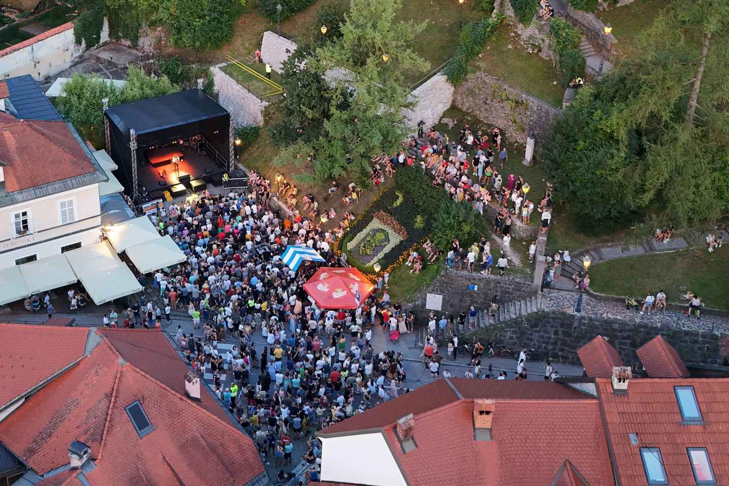 卡姆尼克：带饮品的导览城市游