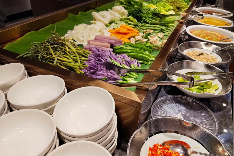 Phnom Penh: All-You-Can-Eat Buffet Feast at Tonle Bassac II Lunch (Include Tea)