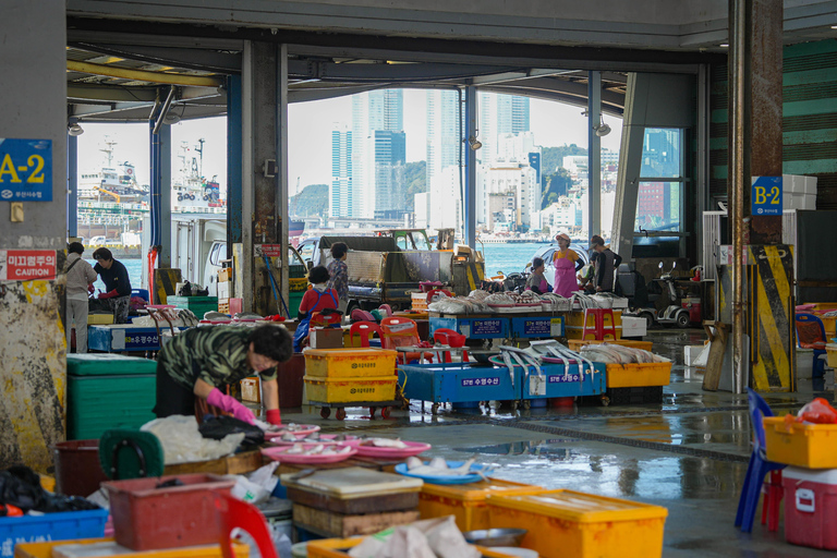 Busan: Power Walk Tour with a Local Mate