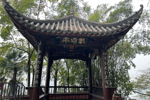 Close to Chengdu: Leshan Giant Buddha & Tasty Local Eats