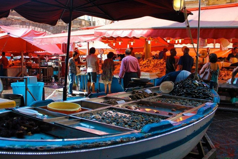 Walking Through Catania: Streets, Sights and Sicilian Bites Catania: Gastronomic Tour with Breakfast and Wine Tasting