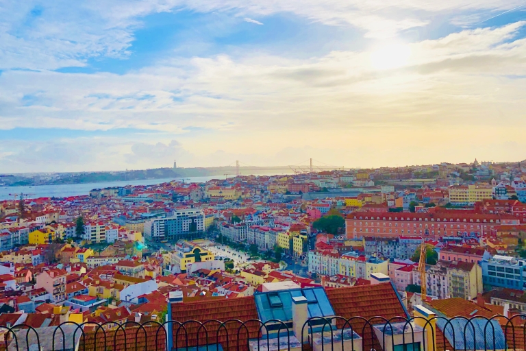 Lizbona: Prywatna wycieczka krajoznawcza Tuk Tukiem po Starym Mieście w LizbonieLizbona: 1,5-godzinna prywatna wycieczka krajoznawcza po Starym Mieście