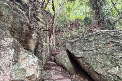 From Negombo: Maligathenna & Pilikuttuwa Temple Hike