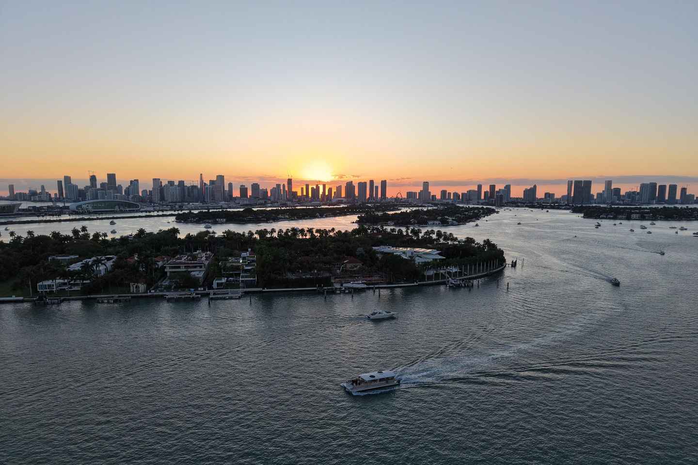 Miami Sunset Boat Tour: Celebrity Mansions & Skyline - Miami Sunset Boat Tour: Celebrity Mansions & Skyline