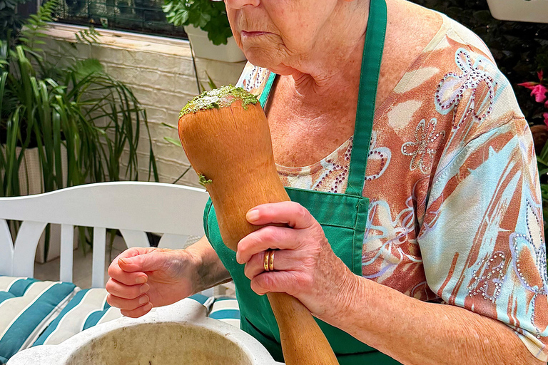 Cooking lesson: Genoese pesto made in a mortar with the World Champion Cooking class: Genovese pesto made in a mortar with the World Champion