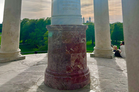 Munich: Sunset Walking Tour with Drink Stop