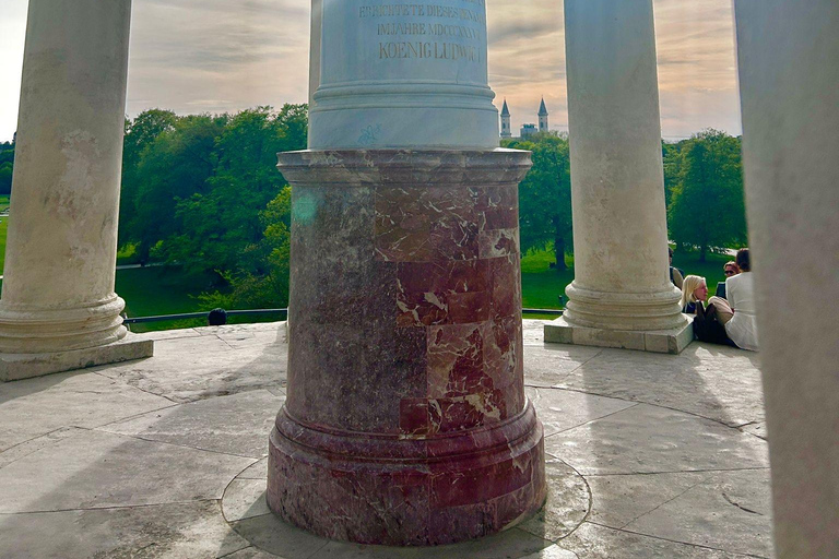 Munich: Sunset Walking Tour with Drink Stop