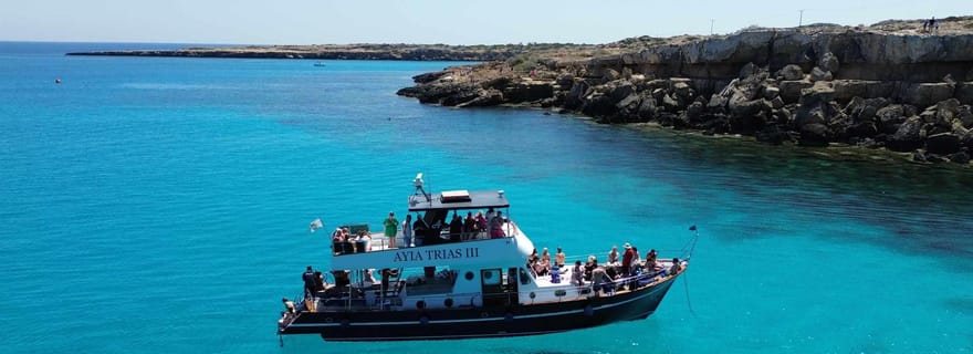 Protaras : croisière de luxe dans le lagon bleu / 4 heures, repas, 3 arrêts pour se baigner