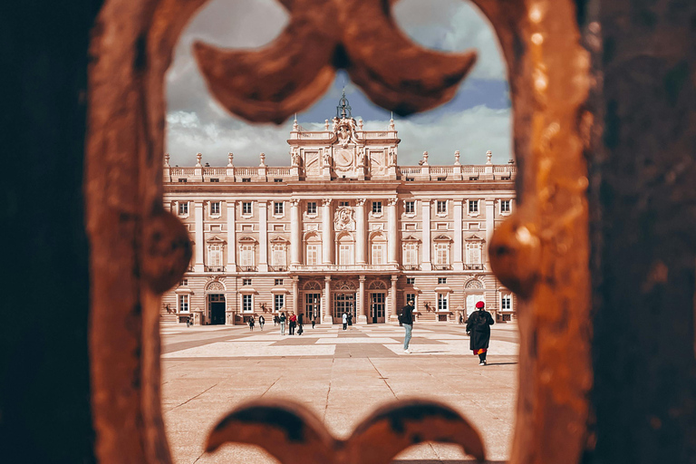 Madrid: Koninklijk Paleis, Oude Stad en Dichtersbuurt Tour