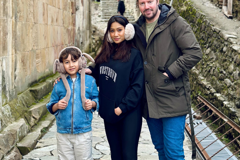 Tbilisi: Private Kazbegi tour with photographer guide