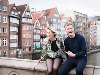Hamburg: Private Couples' Photoshoot and Walking Tour