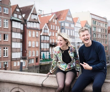 Hamburg: Private Couples' Photoshoot and Walking Tour