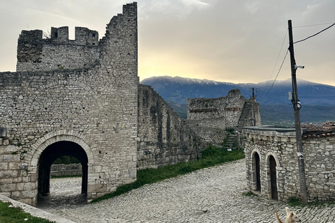 一日游：联合国教科文组织世界遗产城市贝拉特和传统午餐私人一日游：联合国教科文组织城市贝拉特和传统午餐