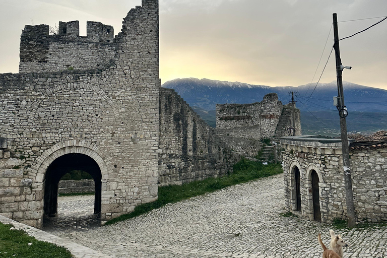 一日游：联合国教科文组织世界遗产城市贝拉特和传统午餐私人一日游：联合国教科文组织城市贝拉特和传统午餐
