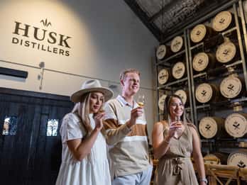 The Tweed: Wycieczka po destylarni Husk Farm