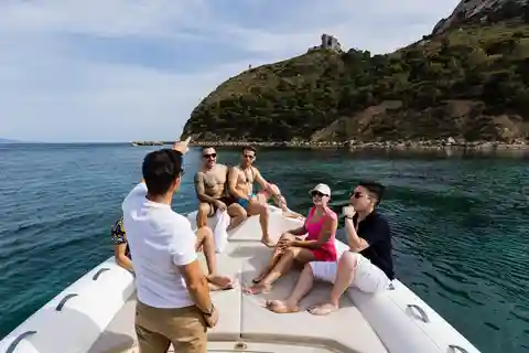 Cagliari: Coastline Cruise with Drinks and Snorkeling
