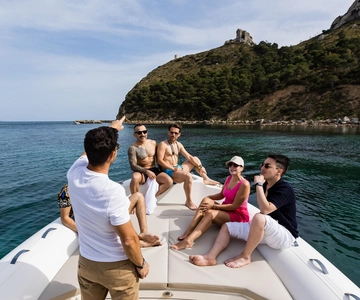 Cagliari: Coastline Cruise with Drinks and Snorkeling