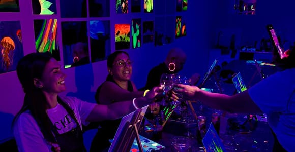 Malta: Glow-in-the-Dark Drink & Paint Experience