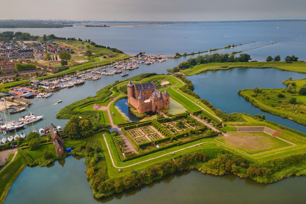 Amsterdam: Giethoorn & Muiderslot Castle Guided Day Trip