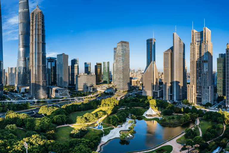 Private tour with a Spanish-speaking guide through historic Shanghai