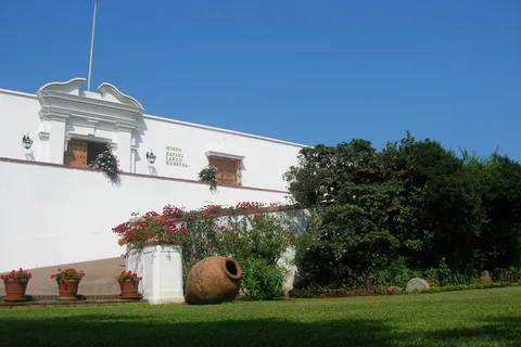 Lima encantadora: arte, história e águas iluminadas