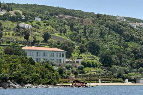 Kotor: prywatna wycieczka łodzią po Zatoce Kotor i Błękitnej Jaskini z drinkiemKOTOR: Prywatna wycieczka łodzią do Błękitnej Jaskini i Zatoki Kotorskiej + bezpłatne napoje