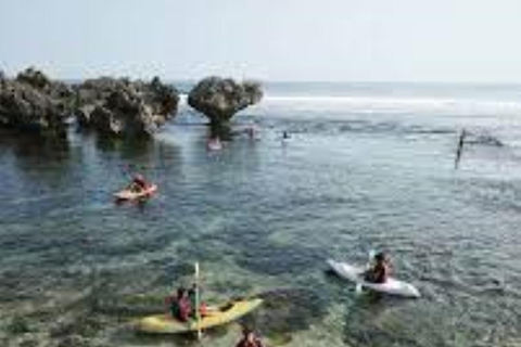 Yogyakarta: Alba a Magunan e tour in canoa alla spiaggia di DriniYogyakarta: alba a Magunan e tour in canoa sulla spiaggia di Drini