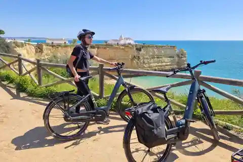 Plage de Gale : Excursion en E-Bike jusqu'à la chapelle de la falaise - Sra da Rocha
