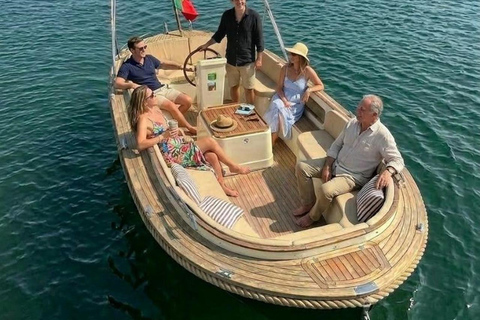 Lisbon – Morning Cruise with Coffee & Portuguese Snacks Lisbon: Sangria Social Premium Boat Experience