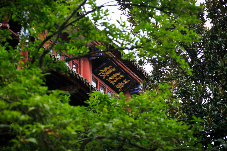 Guiyang: Qingyan Town & Qianling Mountain Private Tour