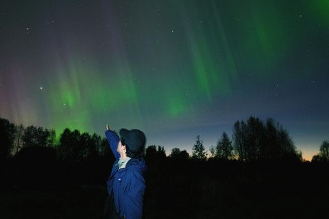 Recorrido fotográfico de la aurora boreal con barbacoaExcursión fotográfica de auroras boreales con barbacoa