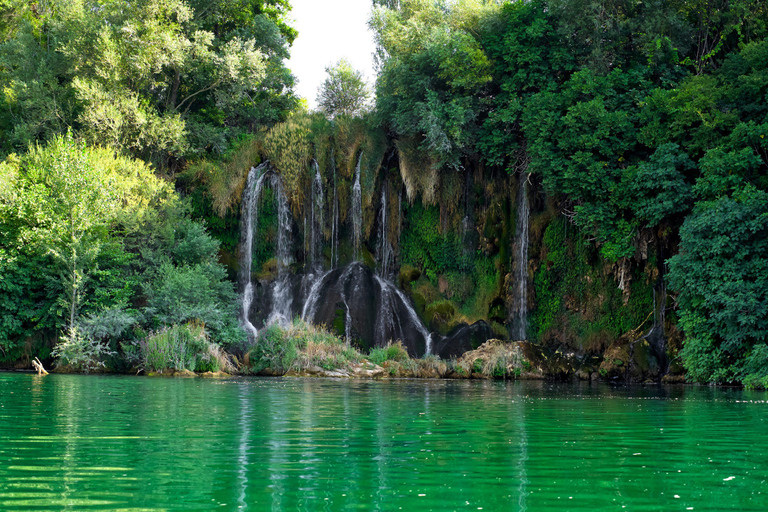 Tour privado de un día por las Cascadas de Krka y el Castillo de Juego de Tronos