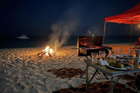 Abu Dhabi: Island Night Tour Private Beach BBQ & Bonfire