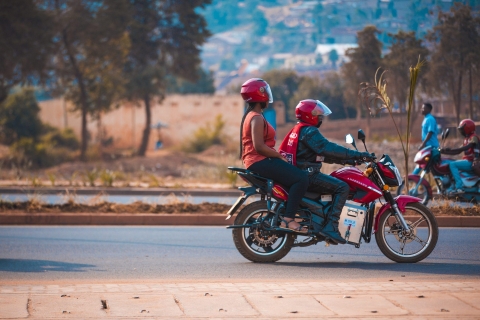Recorrido suave y gratuito por la ciudad de Kigali en moto
