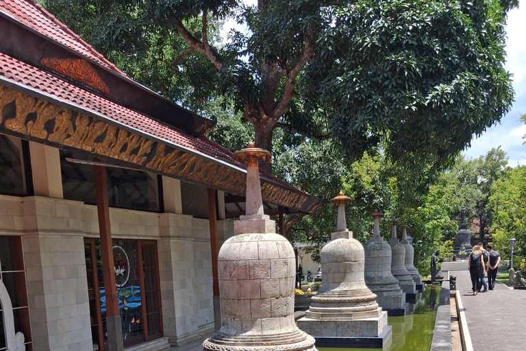 Yogyakarta: Hiking Nature Waterfall & Temples Tour Yogyakarta: Siluwok Waterfall & Temples Tour