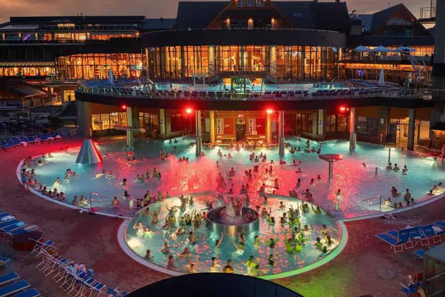 Chochołowskie Thermalbäder: Einlass ohne Anstehen mit Gastgeber. Foto: GetYourGuide Chochołowskie Thermalbäder: Einlass ohne Anstehen mit Gastgeber. Foto: GetYourGuide