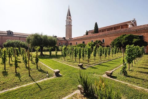 Visit San Francesco della Vigna