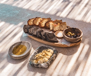 Santorini: Private Boat Tour with Drinks and Snacks